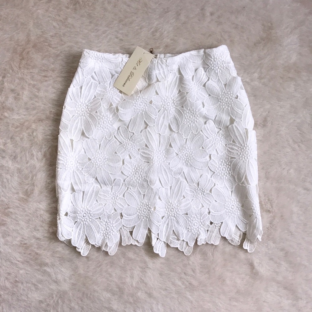 High Waisted White Floral Lace Mini Skirt